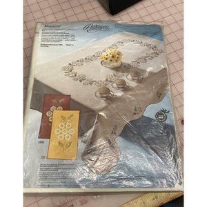 𝅺VINTAGE Paragon‎ needle craft tablecloth  5202